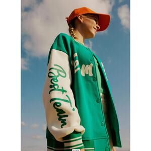 4456) de Facto Cool Printed Crewneck Team Play Best Team Varsity Bomber Jacket M